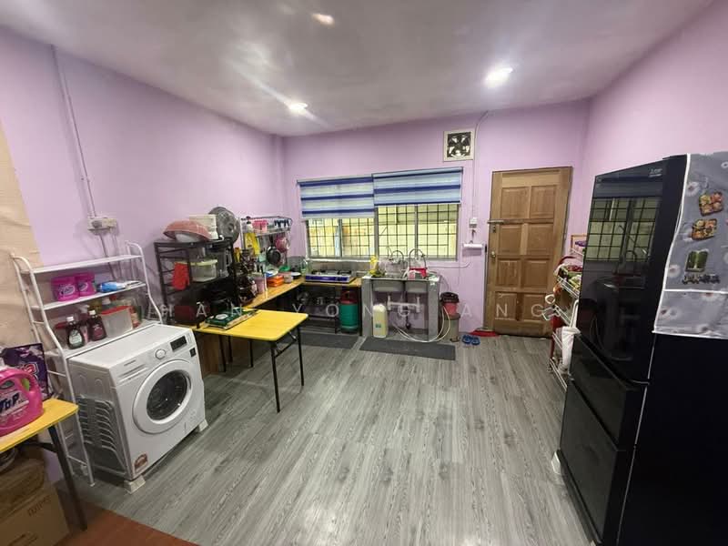 Taman Bukit Kempas untuk Untuk Dijual - RM 650,000, Mac 2026 - Kitchen - PropertyGuru.com.my