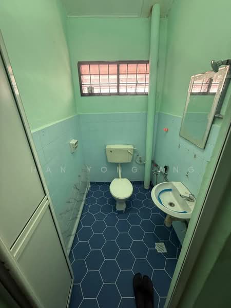 Taman Bukit Kempas untuk Untuk Dijual - RM 650,000, Mac 2026 - Bathroom - PropertyGuru.com.my