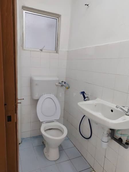 Permai @ USJ 1 (Coral Court) untuk Untuk Dijual - RM 228,000, Feb 2026 - Bathroom - PropertyGuru.com.my