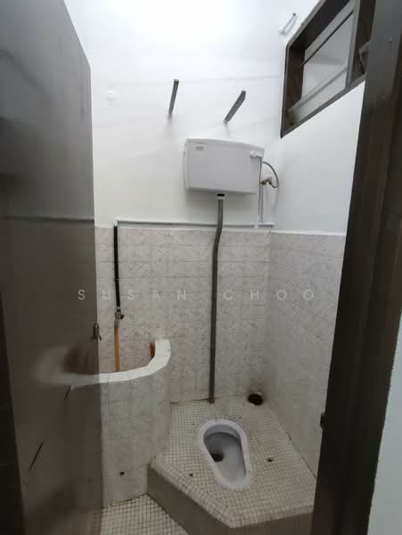 Semi-Detached House for Sale in Kampung Teluk Kumbar (Bayan Lepas) - Susan Choo - Bathroom - PropertyGuru.com.my