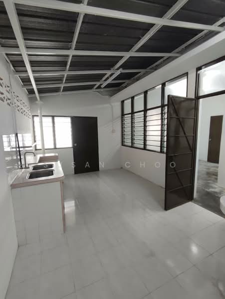 Semi-Detached House for Sale in Kampung Teluk Kumbar (Bayan Lepas) - Susan Choo - Kitchen - PropertyGuru.com.my
