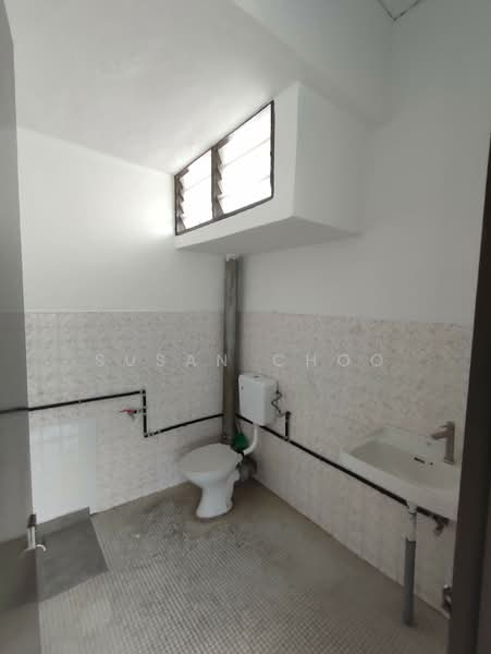 Semi-Detached House for Sale in Kampung Teluk Kumbar (Bayan Lepas) - Susan Choo - Bathroom - PropertyGuru.com.my