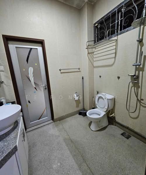 2-storey Terraced House for Sale in Taman Gaya (Ulu Tiram) - Ee Fong Toh - Bathroom - PropertyGuru.com.my