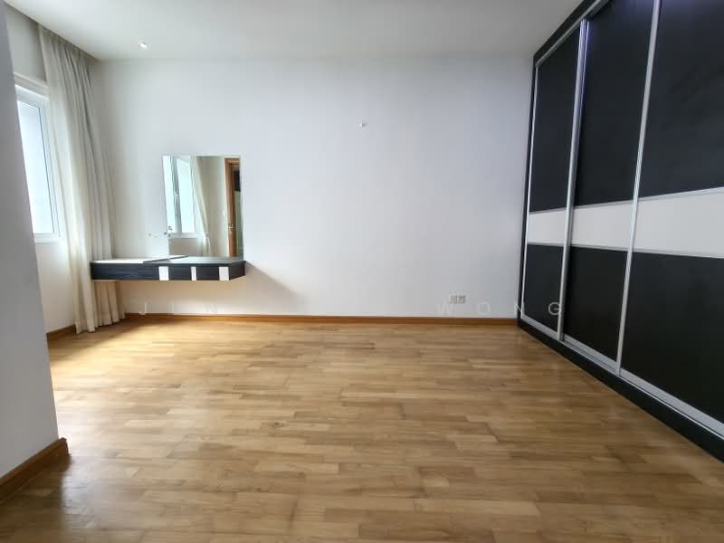 Rumah Berkembar untuk Dijual di Petaling Jaya (Selangor) - Jun Hong Wong - First Floor Room 6 - PropertyGuru.com.my
