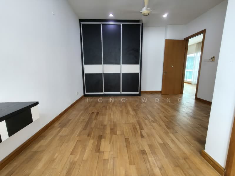 Rumah Berkembar untuk Dijual di Petaling Jaya (Selangor) - Jun Hong Wong - First Floor Room 6 - PropertyGuru.com.my