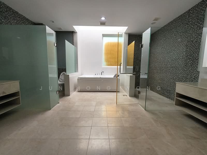 Rumah Berkembar untuk Dijual di Petaling Jaya (Selangor) - Jun Hong Wong - Master Room Bathroom - PropertyGuru.com.my