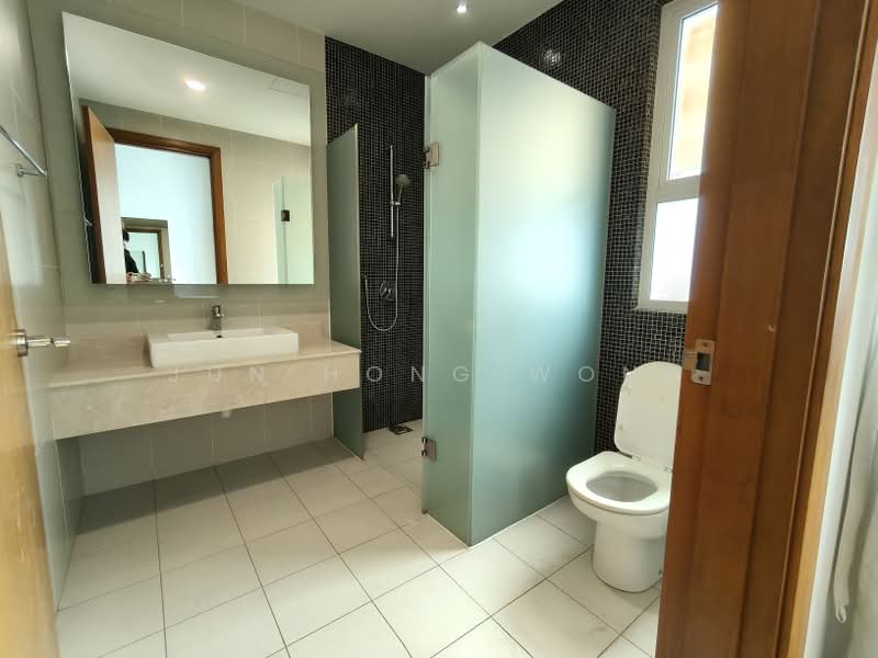 Rumah Berkembar untuk Dijual di Petaling Jaya (Selangor) - Jun Hong Wong - First Floor Room 6 Bath Room - PropertyGuru.com.my