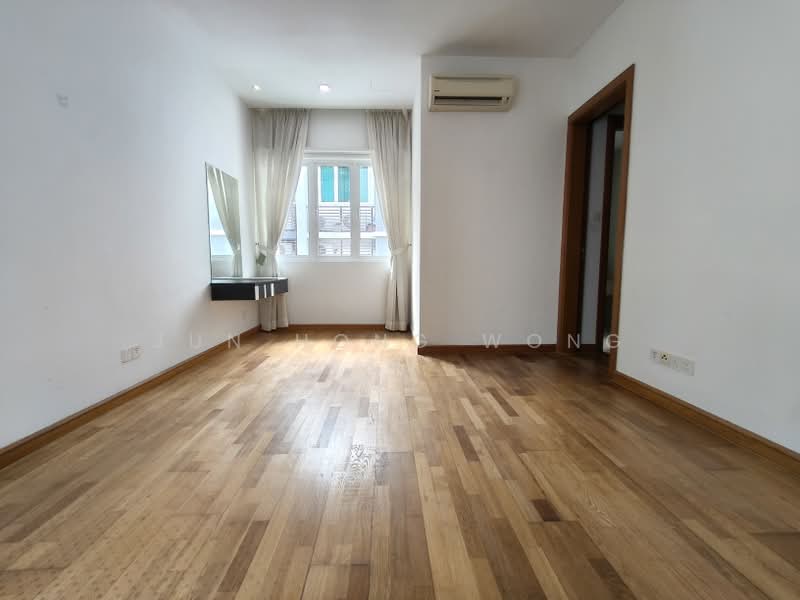 Rumah Berkembar untuk Dijual di Petaling Jaya (Selangor) - Jun Hong Wong - First Floor Room 5 - PropertyGuru.com.my