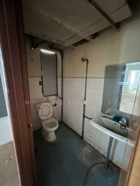 Terrace Factory for Rent in Ulu Tiram (Johor) - Michelle He - Bathroom - PropertyGuru.com.my