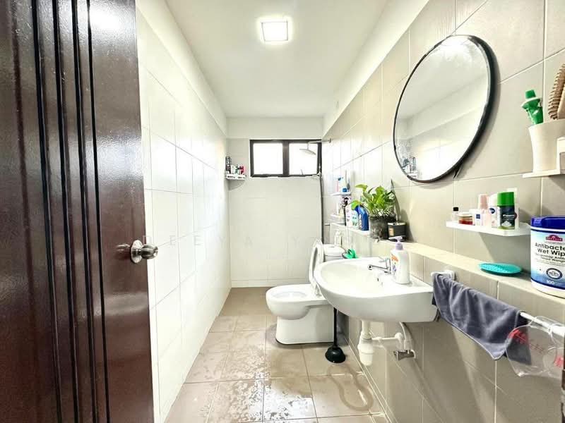 Townhouse for Sale in Labu (Negeri Sembilan) - Deeya Yusof - Bathroom - PropertyGuru.com.my