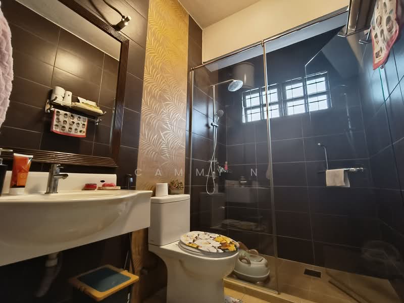 Semi-Detached House for Sale in Jalan Ipoh (Kuala Lumpur) - Cammy N - Bathroom - PropertyGuru.com.my