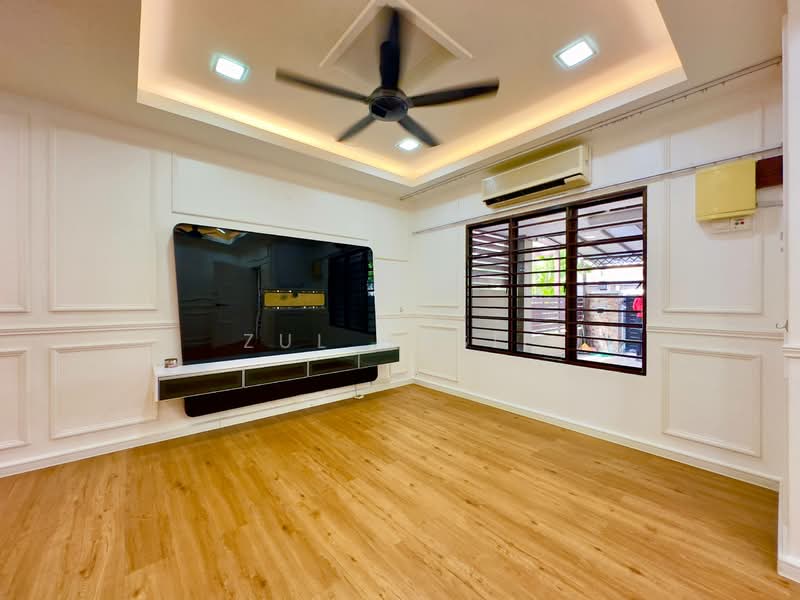 2-storey Terraced House for Sale in Kajang (Selangor) - Zul Hasif - Living Room - PropertyGuru.com.my