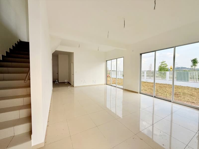 2-storey Terraced House for Sale in Seremban (Negeri Sembilan) - Hassan Basri Suhaimi - Living Room - PropertyGuru.com.my