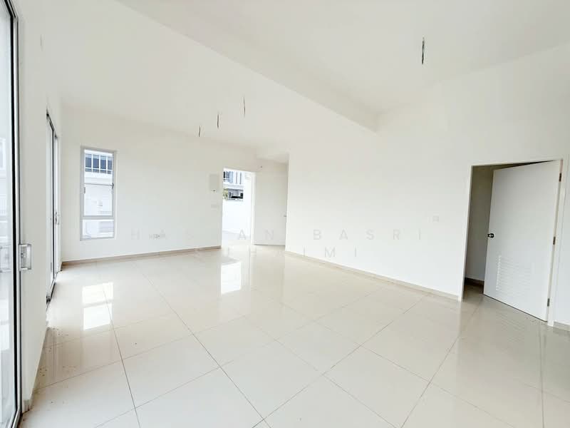 2-storey Terraced House for Sale in Seremban (Negeri Sembilan) - Hassan Basri Suhaimi - Living Room - PropertyGuru.com.my