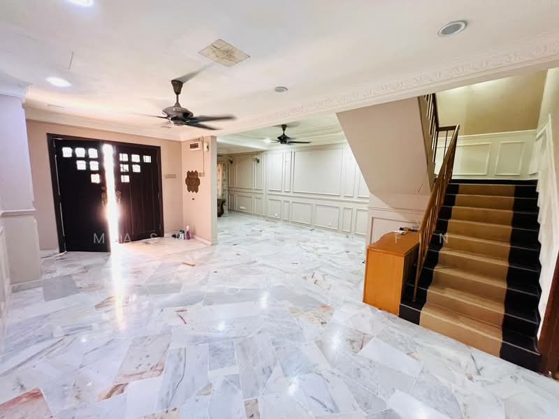 3-storey Terraced House for Sale in Bukit Antarabangsa (Ulu Kelang) - Masnizah Arifin - Entrance - PropertyGuru.com.my