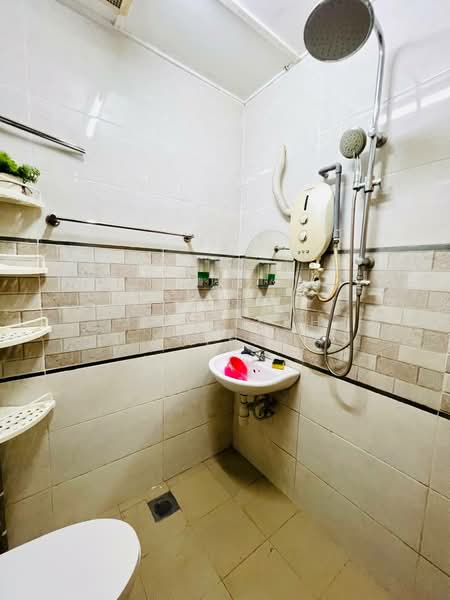 3-storey Terraced House for Sale in Bukit Antarabangsa (Ulu Kelang) - Masnizah Arifin - Bathroom - PropertyGuru.com.my