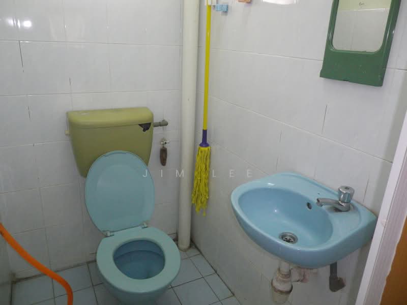 Townhouse for Sale in Saujana Akasia (Sungai Buloh) - Jim Lee - Bathroom - PropertyGuru.com.my