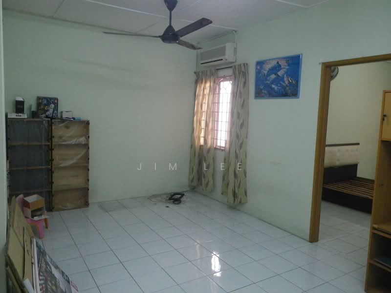Townhouse for Sale in Saujana Akasia (Sungai Buloh) - Jim Lee - Living Room - PropertyGuru.com.my