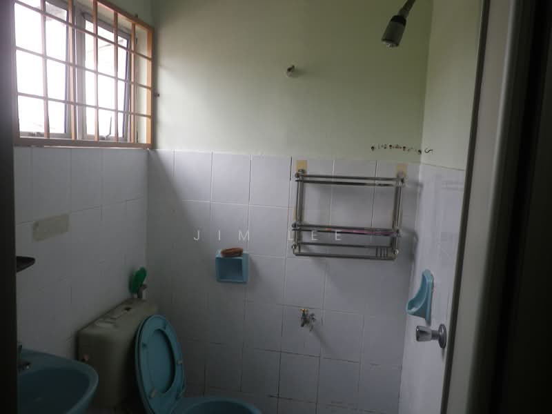Townhouse for Sale in Saujana Akasia (Sungai Buloh) - Jim Lee - Bathroom - PropertyGuru.com.my