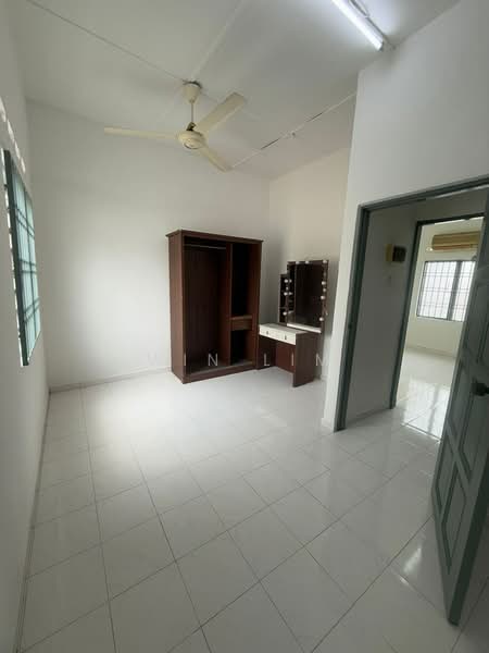Taman Flora Jaya untuk Untuk Dijual - RM 250,000, Feb 2026 - Bedroom - PropertyGuru.com.my