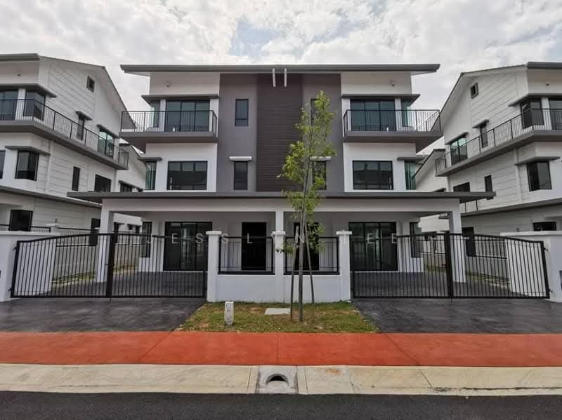 Semi-Detached House for Sale in Kajang (Selangor) - Jesslyn Lee - Exterior - PropertyGuru.com.my