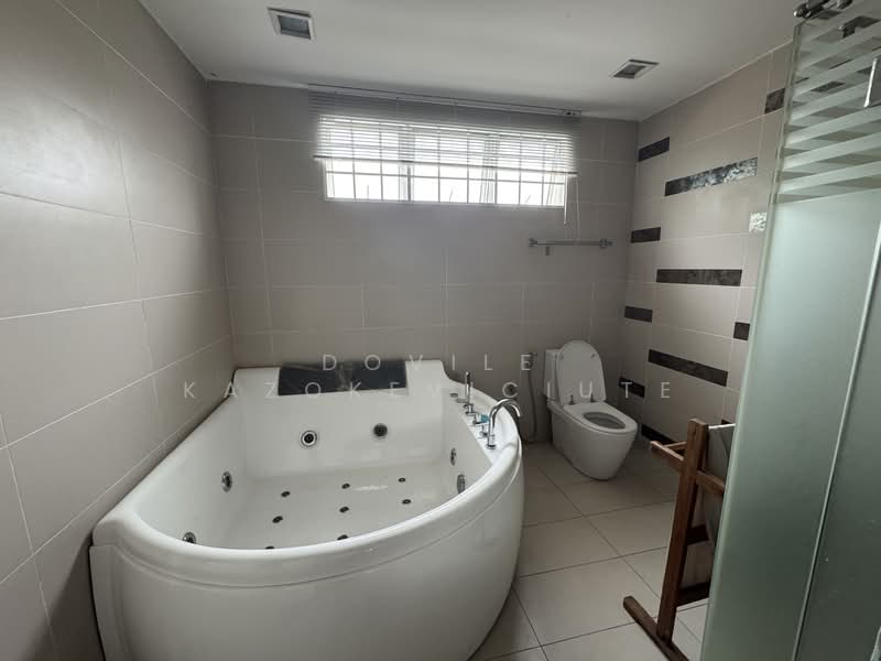 Bungalow for Sale in Bukit Damansara (Damansara Heights) - Dovile Kazokeviciute - Bathroom - PropertyGuru.com.my
