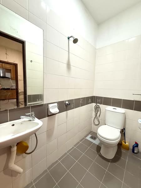 Desiran Bayu Precint 16 Putrajaya untuk Untuk Dijual - RM 1,450,000, Mac 2026 - Bathroom - PropertyGuru.com.my