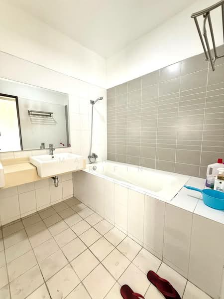 Desiran Bayu Precint 16 Putrajaya untuk Untuk Dijual - RM 1,450,000, Mac 2026 - Bathroom - PropertyGuru.com.my