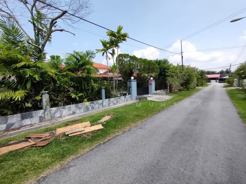 Bungalow for Sale in Teluk Intan (Perak) - Muinuddin Muhamad - Exterior - PropertyGuru.com.my