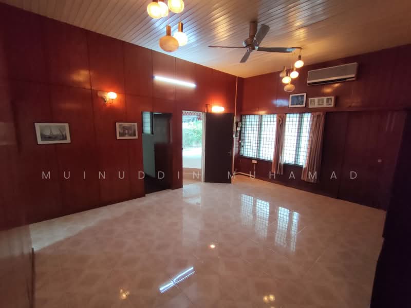 Bungalow for Sale in Teluk Intan (Perak) - Muinuddin Muhamad - Living Room - PropertyGuru.com.my