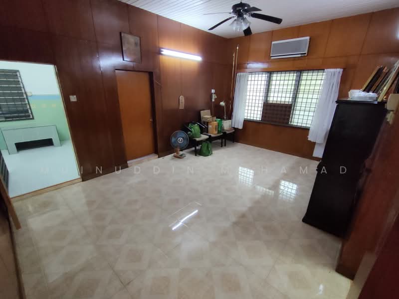 Bungalow for Sale in Teluk Intan (Perak) - Muinuddin Muhamad - Living Room - PropertyGuru.com.my