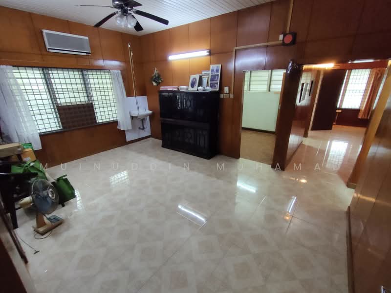 Bungalow for Sale in Teluk Intan (Perak) - Muinuddin Muhamad - Living Room - PropertyGuru.com.my