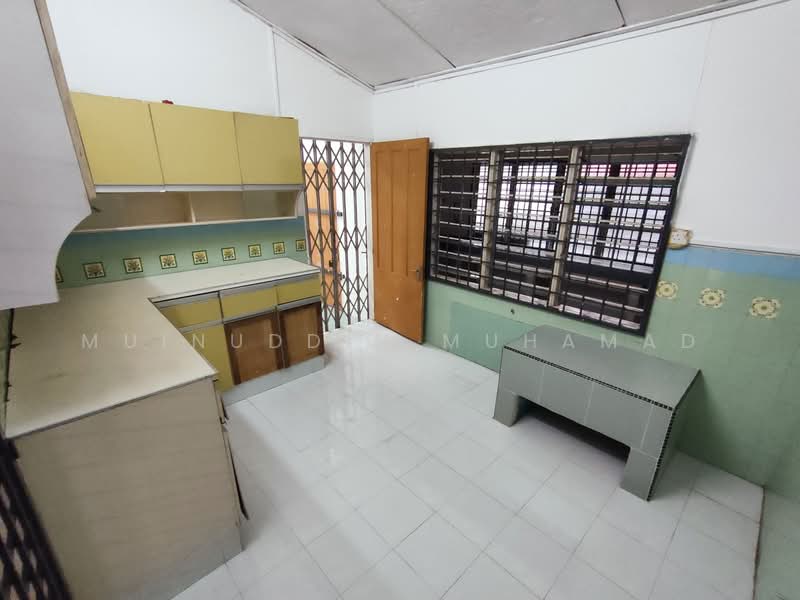 Bungalow for Sale in Teluk Intan (Perak) - Muinuddin Muhamad - Kitchen - PropertyGuru.com.my