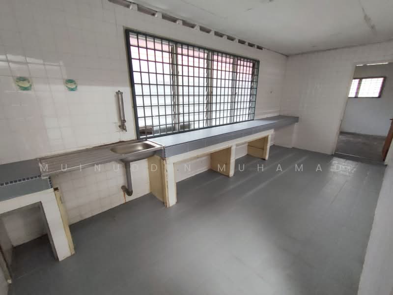 Bungalow for Sale in Teluk Intan (Perak) - Muinuddin Muhamad - Kitchen - PropertyGuru.com.my