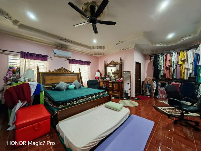 Bungalow for Sale in Seksyen 3 (Bangi) - Ali Idris - Bedroom - PropertyGuru.com.my