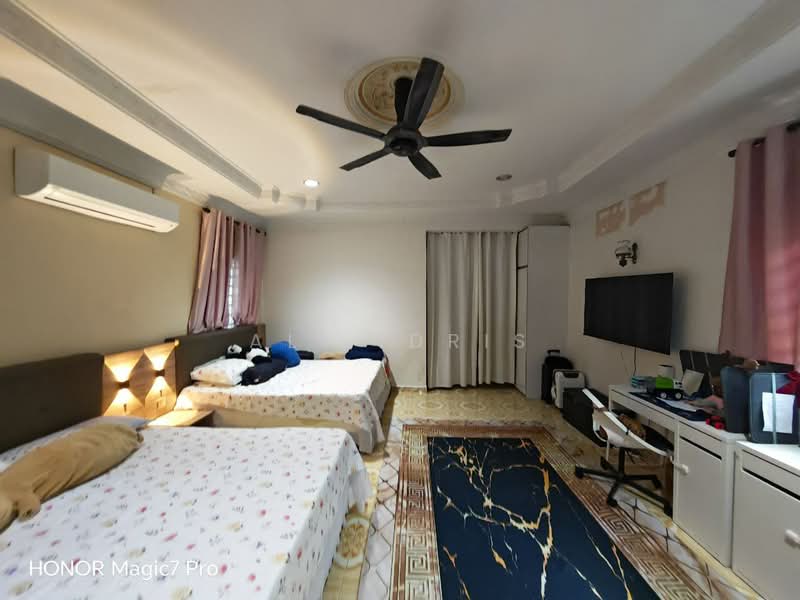 Bungalow for Sale in Seksyen 3 (Bangi) - Ali Idris - Bedroom - PropertyGuru.com.my