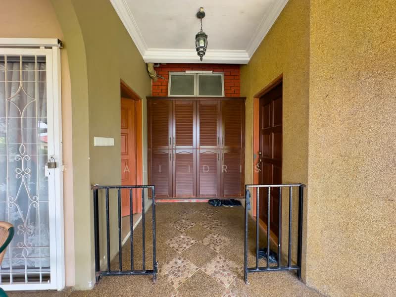 Bungalow for Sale in Seksyen 2 (Shah Alam) - Ali Idris - Entrance - PropertyGuru.com.my