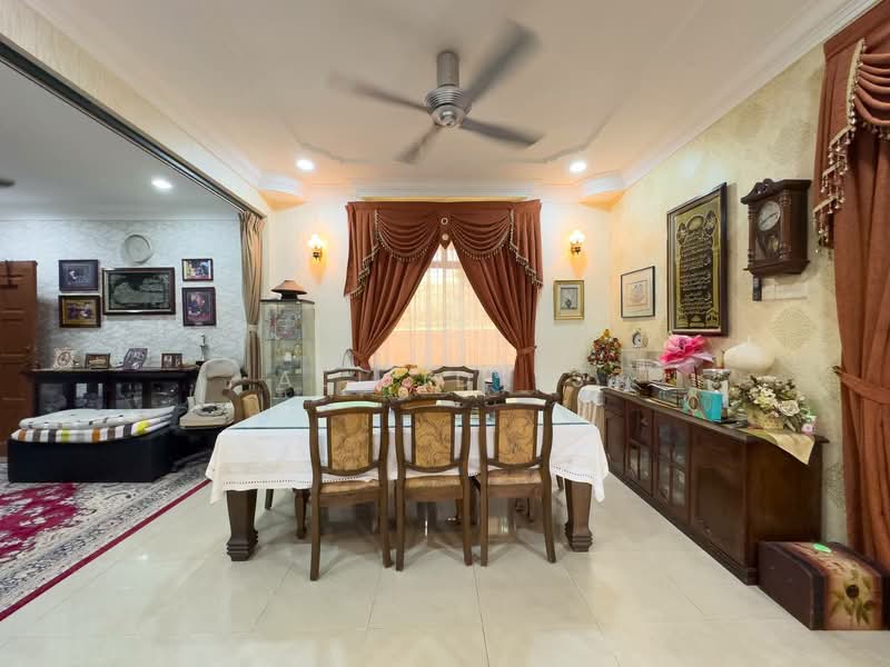 Bungalow for Sale in Seksyen 2 (Shah Alam) - Ali Idris - Dining Room - PropertyGuru.com.my