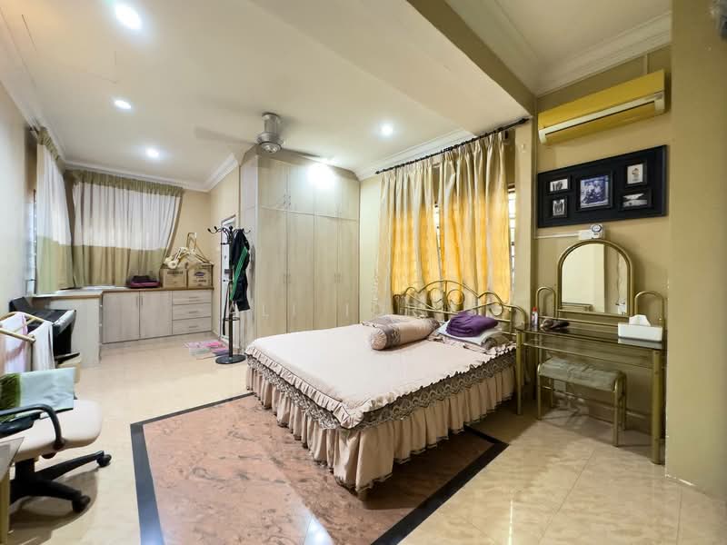 Bungalow for Sale in Seksyen 2 (Shah Alam) - Ali Idris - Bedroom - PropertyGuru.com.my