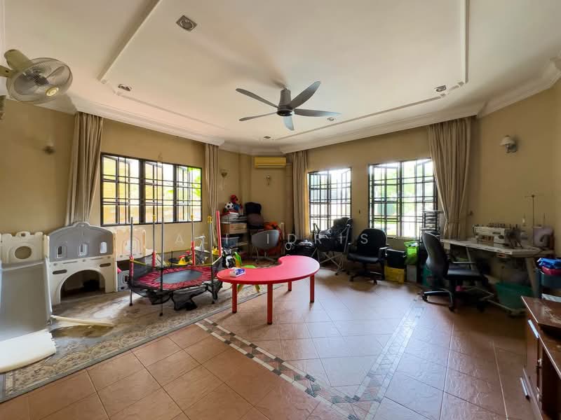 Bungalow for Sale in Seksyen 2 (Shah Alam) - Ali Idris - Living Room - PropertyGuru.com.my