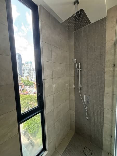 Servis Apartment untuk Disewa di The Sentral Suites - Leon Tan - Bathroom - PropertyGuru.com.my
