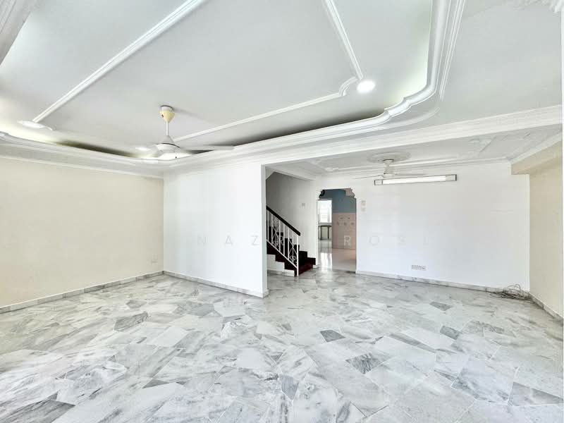 2-storey Terraced House for Sale in Usj 9 (Subang Jaya) - Mohd Nazri Roslan - Living Room - PropertyGuru.com.my