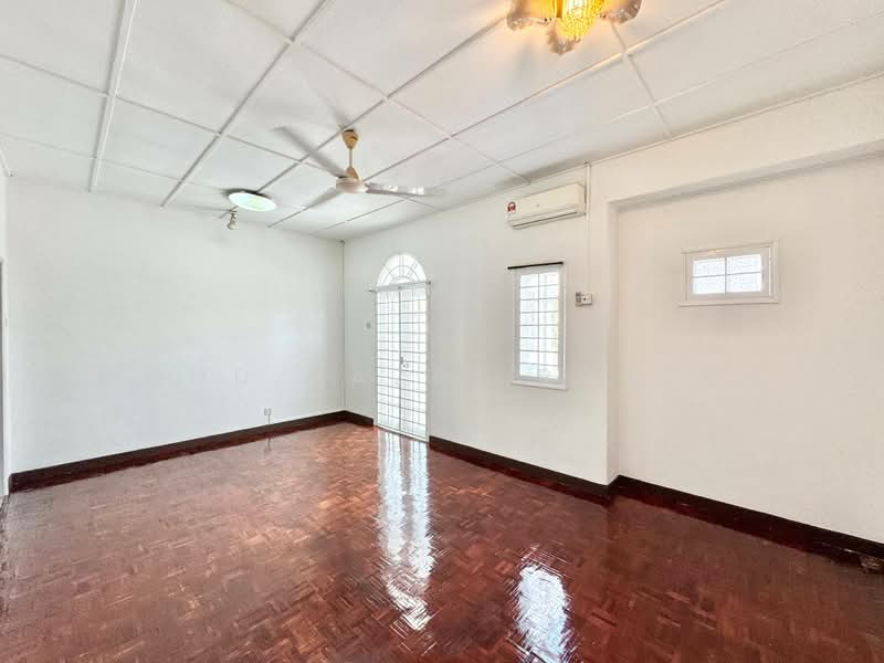 2-storey Terraced House for Sale in Usj 9 (Subang Jaya) - Mohd Nazri Roslan - Living Room - PropertyGuru.com.my