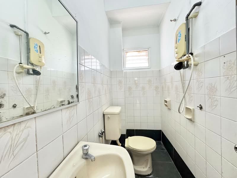 2-storey Terraced House for Sale in Usj 9 (Subang Jaya) - Mohd Nazri Roslan - Bathroom - PropertyGuru.com.my