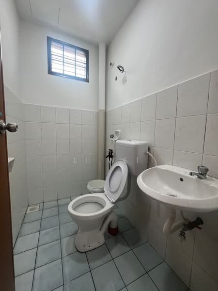 2-storey Terraced House for Rent in Mutiara Rini (Skudai) - Li Wei - Bathroom - PropertyGuru.com.my