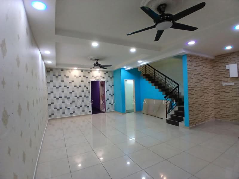 2-storey Terraced House for Sale in Denai Alam (Shah Alam) - Tengku Zairi - Living Room - PropertyGuru.com.my