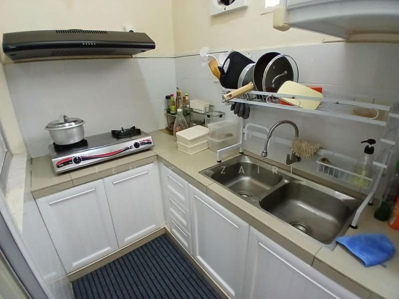 2-storey Terraced House for Sale in Denai Alam (Shah Alam) - Tengku Zairi - Kitchen - PropertyGuru.com.my