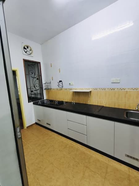 Cluster House for Rent in Taman Mount Austin (Tebrau) - Darren Siu - Kitchen - PropertyGuru.com.my