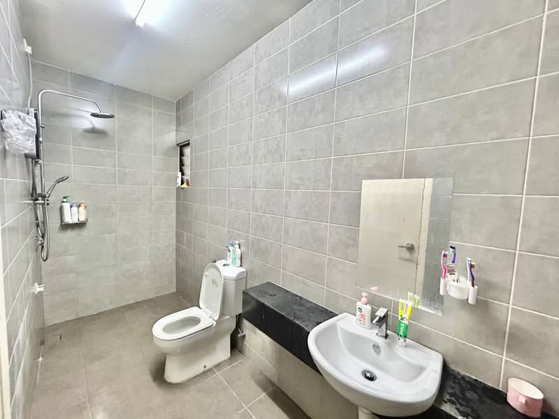 U12, Taman Cahaya Alam untuk Untuk Dijual - RM 899,000, Mac 2026 - Bathroom - PropertyGuru.com.my