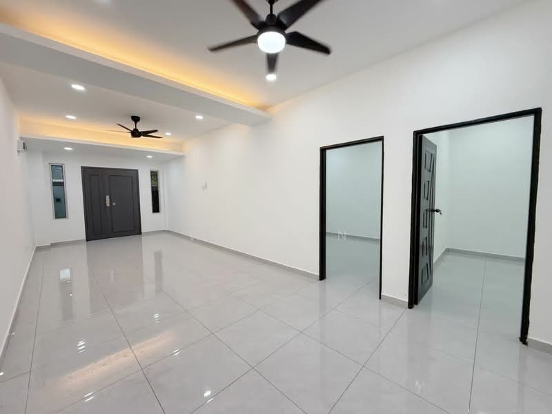 1-storey Terraced House for Sale in Taman Puteri Wangsa (Ulu Tiram) - Win Tan - Living Room - PropertyGuru.com.my
